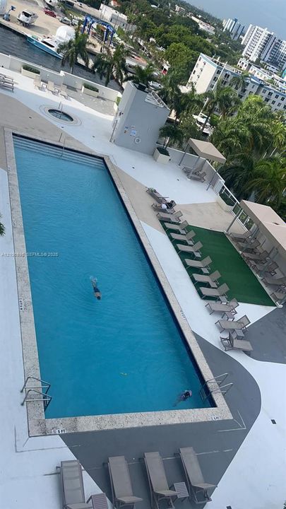 For Rent: $2,700 (2 beds, 2 baths, 1087 Square Feet)