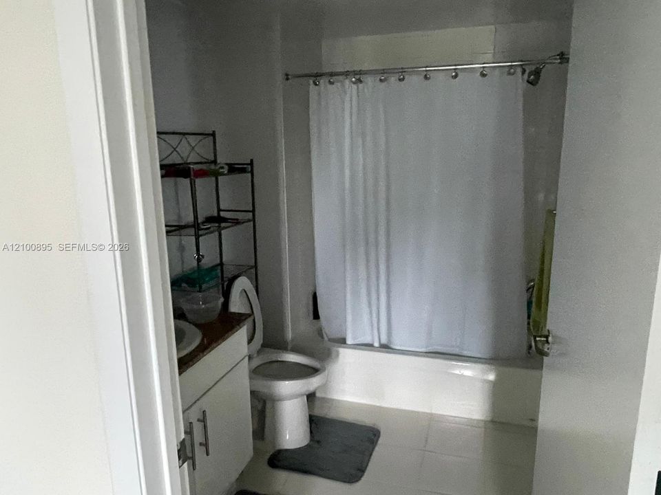 For Rent: $2,700 (2 beds, 2 baths, 1087 Square Feet)