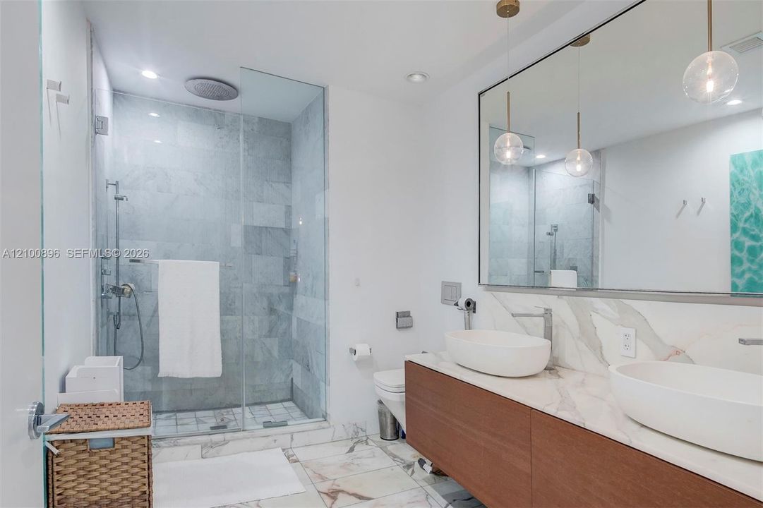 For Sale: $2,500,000 (1 beds, 1 baths, 1267 Square Feet)