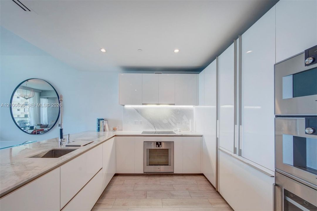 For Sale: $2,500,000 (1 beds, 1 baths, 1267 Square Feet)