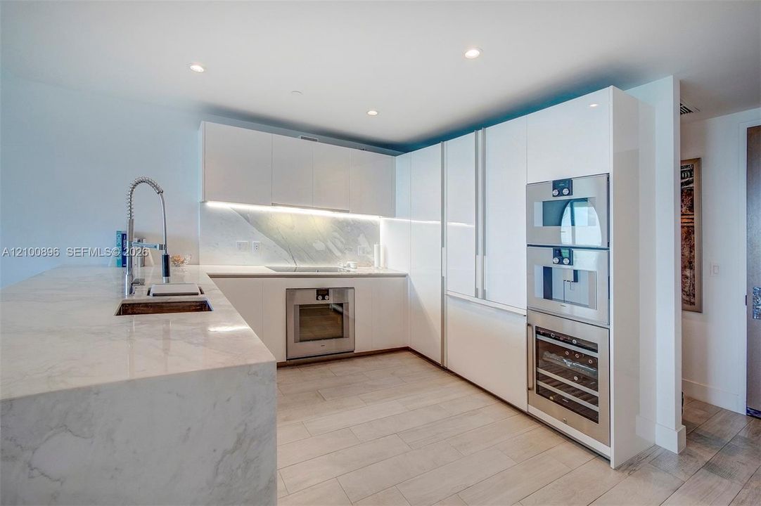 For Sale: $2,500,000 (1 beds, 1 baths, 1267 Square Feet)