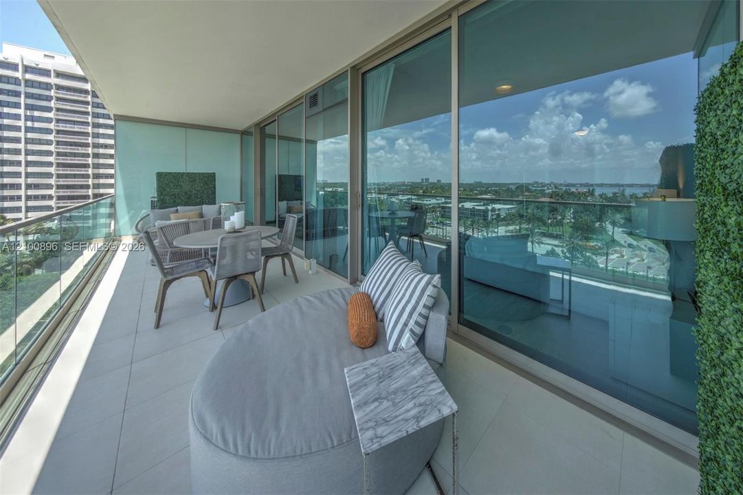 For Sale: $2,500,000 (1 beds, 1 baths, 1267 Square Feet)
