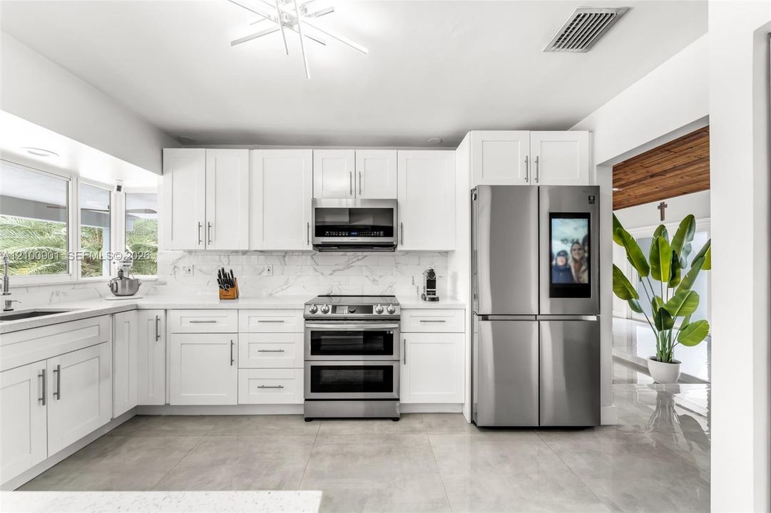 SMART APPLIANCES TO INCLUDE REFRIGERATOR DID I FORGET SOMETHING OPEN UP APP AND LOOK INSIDE, ALSO DBL OVEN FORGOT TO TURN ON OR OFF.. NO PROBLEM.