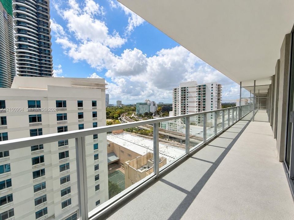 For Rent: $4,100 (2 beds, 2 baths, 1104 Square Feet)