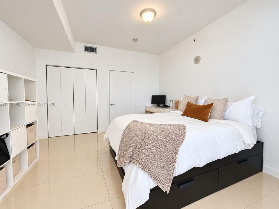 For Rent: $4,100 (2 beds, 2 baths, 1104 Square Feet)