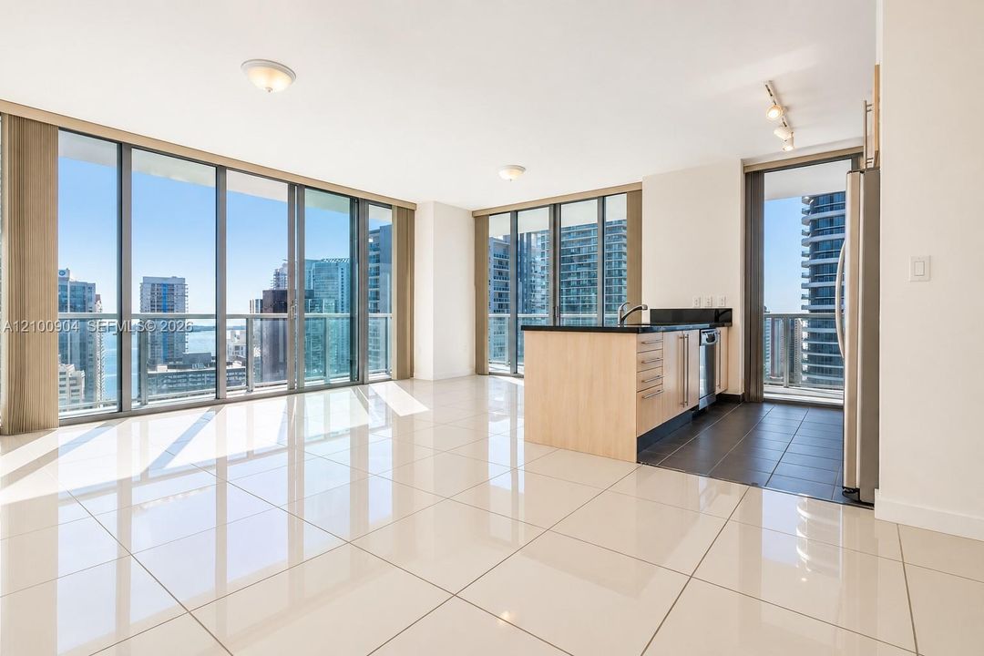 For Rent: $4,100 (2 beds, 2 baths, 1104 Square Feet)