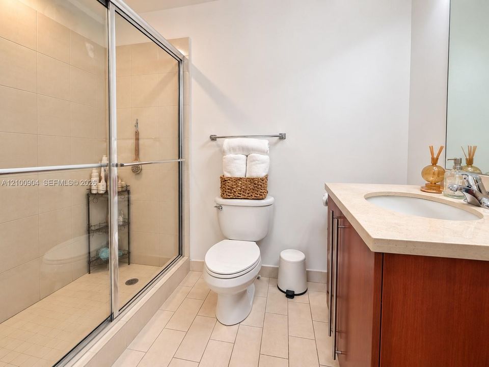 For Rent: $4,100 (2 beds, 2 baths, 1104 Square Feet)