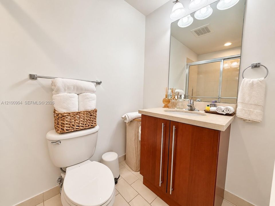 For Rent: $4,100 (2 beds, 2 baths, 1104 Square Feet)