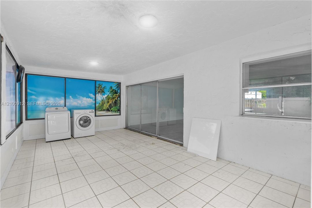 En Renta: $2,800 (3 camas, 2 baños, 3521 Pies cuadrados)