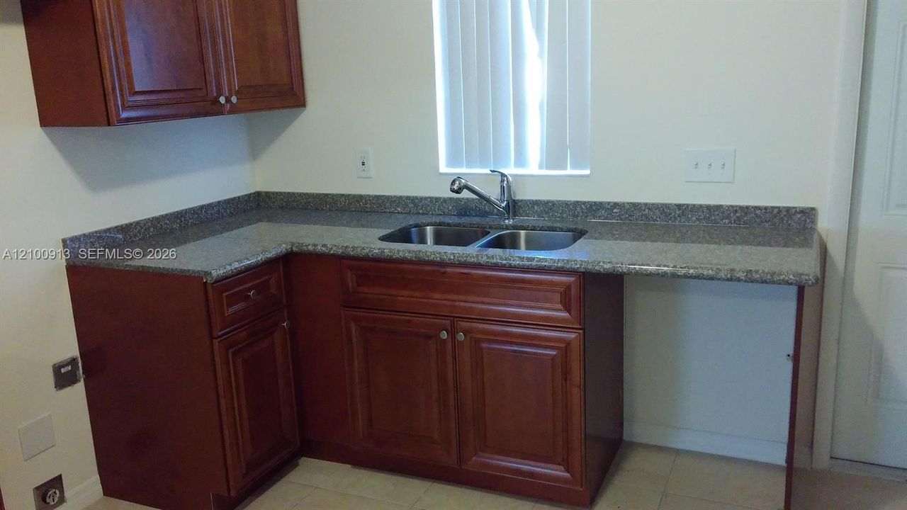 В аренду: $2,895 (3 спален, 2 ванн, 1529 Квадратных фут)