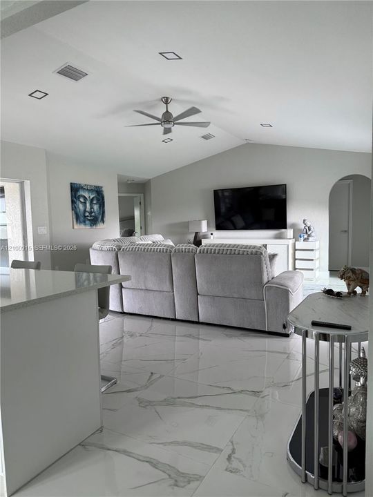 En Venta: $449,000 (3 camas, 2 baños, 1747 Pies cuadrados)