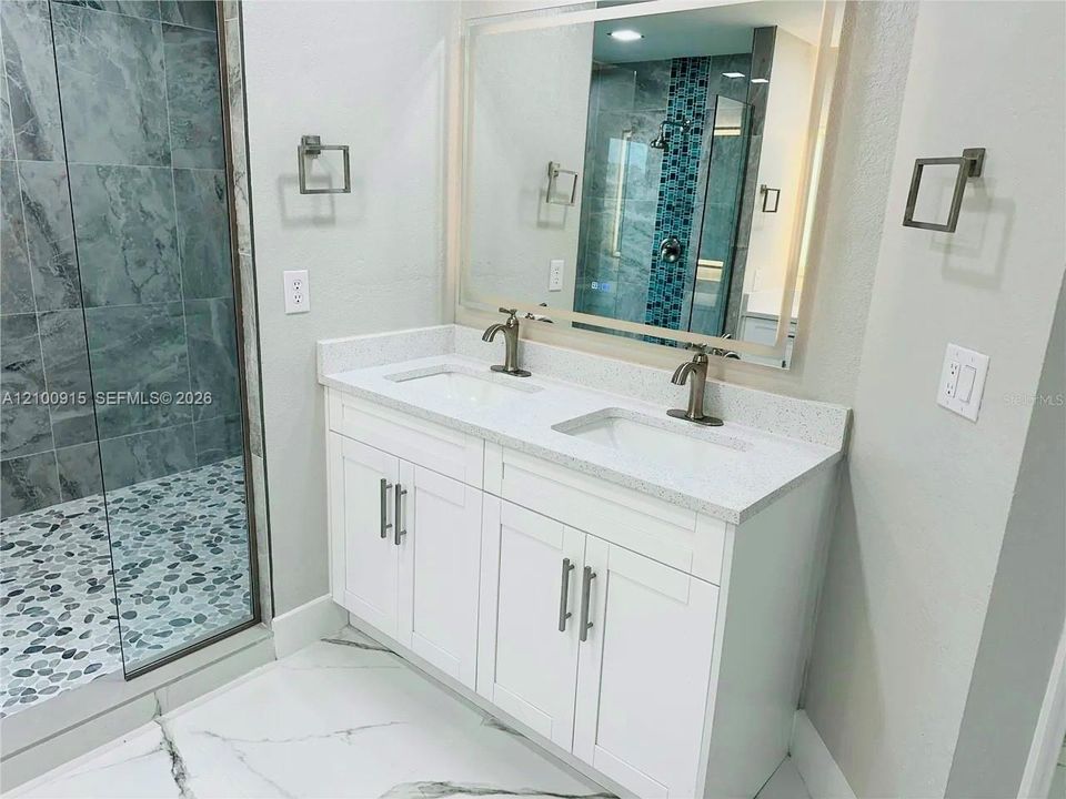 En Venta: $449,000 (3 camas, 2 baños, 1747 Pies cuadrados)