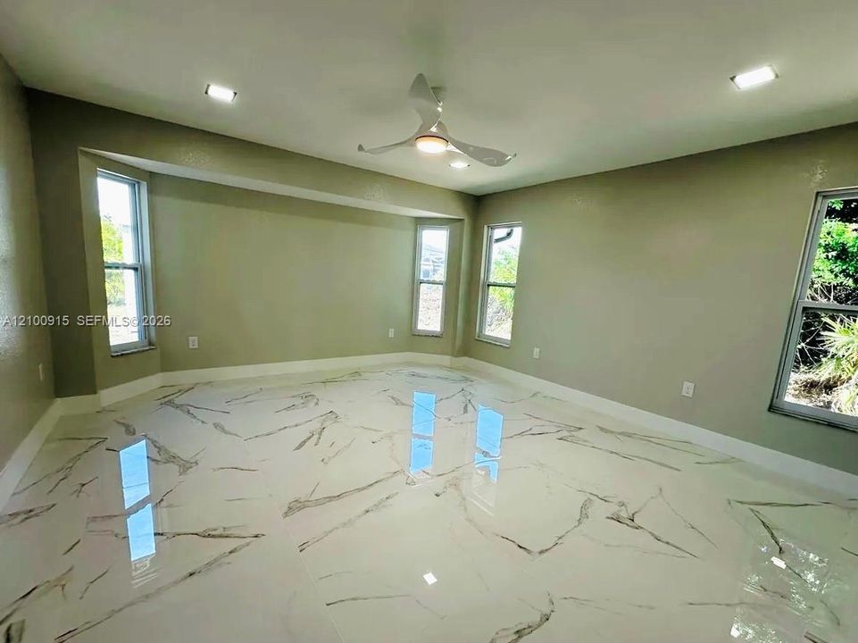 En Venta: $449,000 (3 camas, 2 baños, 1747 Pies cuadrados)