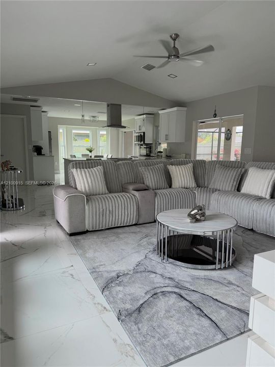 En Venta: $449,000 (3 camas, 2 baños, 1747 Pies cuadrados)