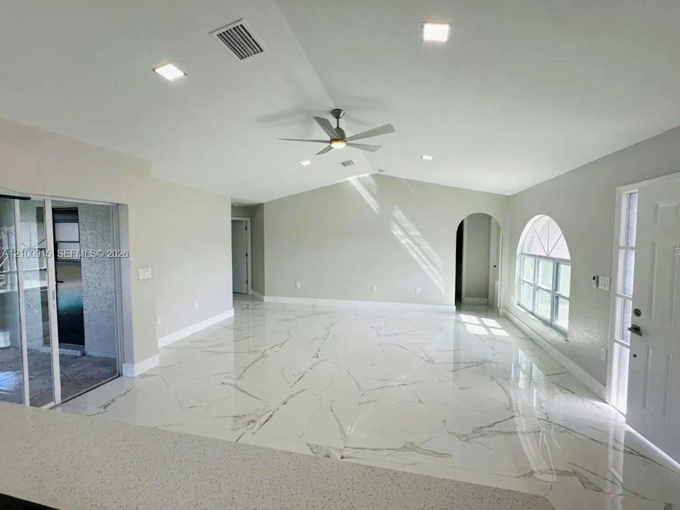 En Venta: $449,000 (3 camas, 2 baños, 1747 Pies cuadrados)