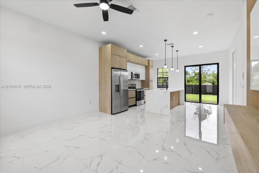 En Venta: $290,000 (3 camas, 3 baños, 0 Pies cuadrados)