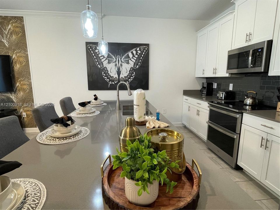 En Venta: $420,000 (4 camas, 3 baños, 1914 Pies cuadrados)