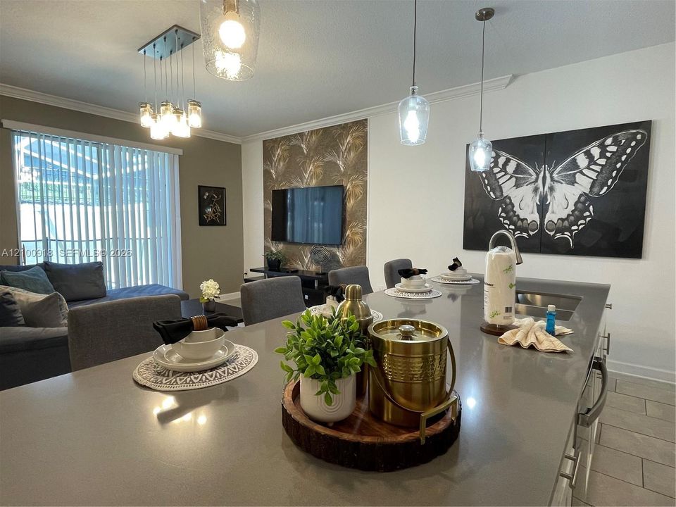 En Venta: $420,000 (4 camas, 3 baños, 1914 Pies cuadrados)
