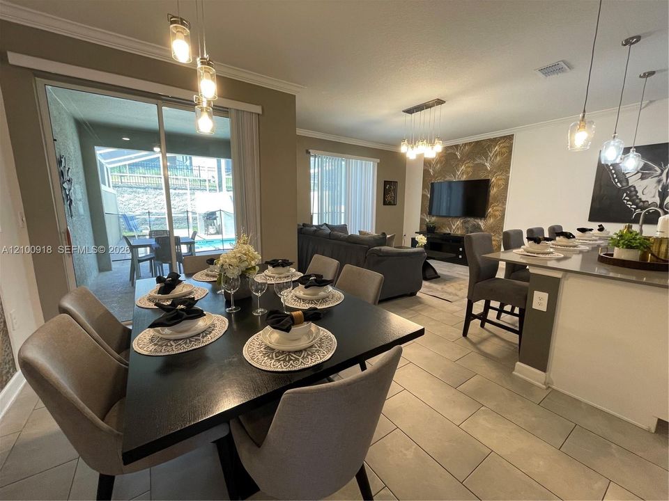 En Venta: $420,000 (4 camas, 3 baños, 1914 Pies cuadrados)