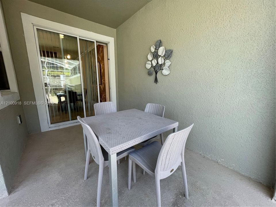 En Venta: $420,000 (4 camas, 3 baños, 1914 Pies cuadrados)