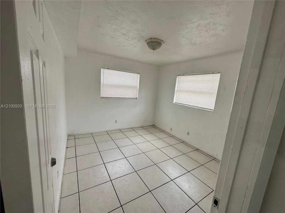 For Rent: $1,450 (1 beds, 1 baths, 650 Square Feet)