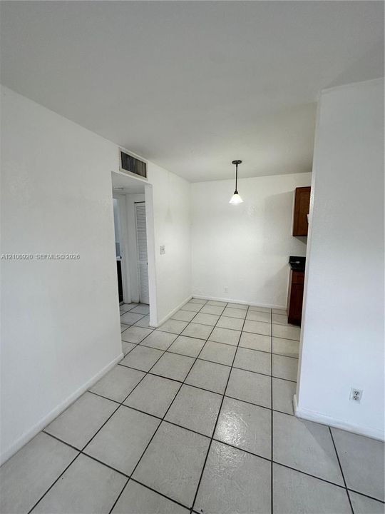 For Rent: $1,450 (1 beds, 1 baths, 650 Square Feet)
