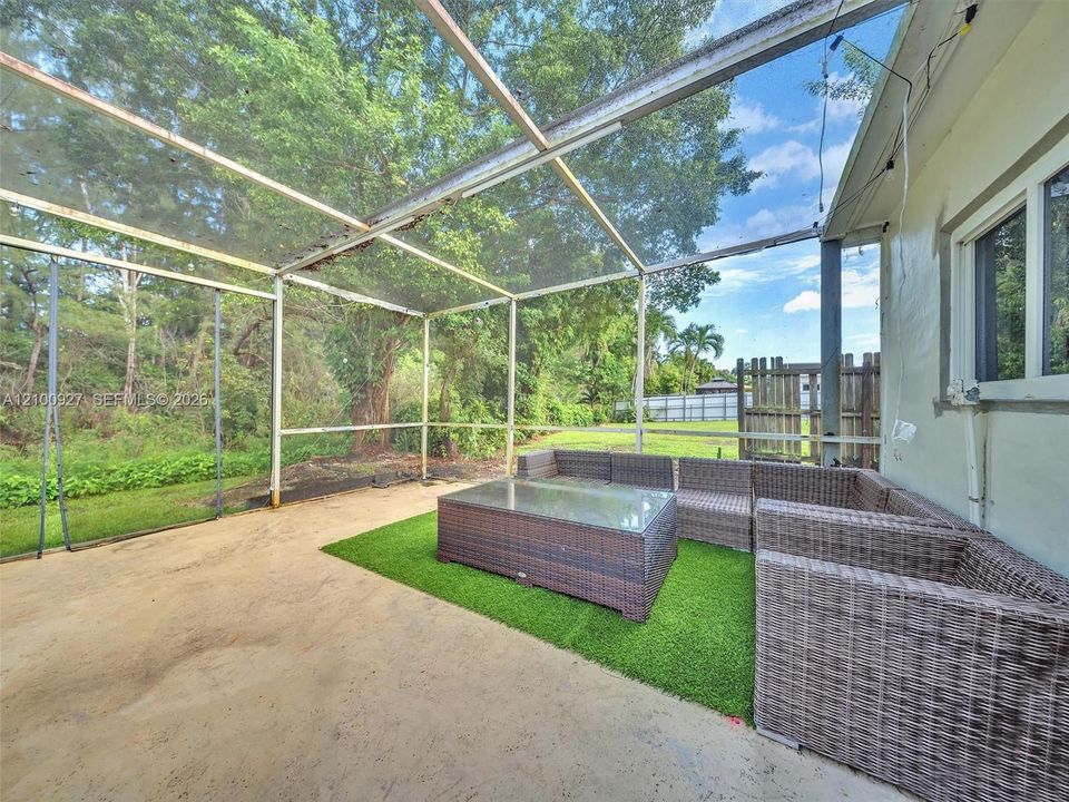 На продажу: $575,000 (4 спален, 2 ванн, 1245 Квадратных фут)