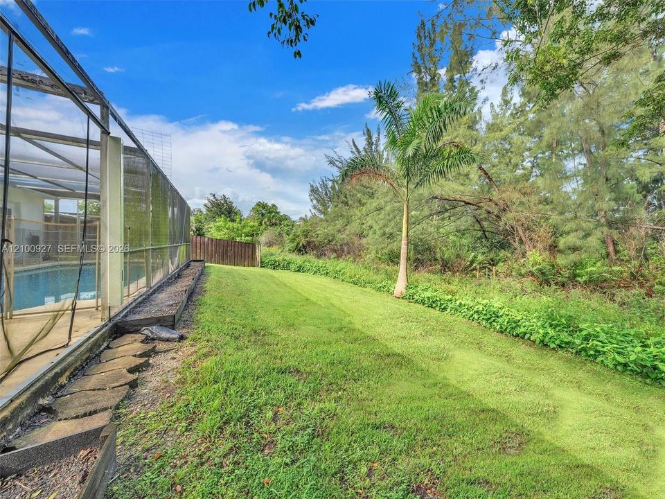 На продажу: $575,000 (4 спален, 2 ванн, 1245 Квадратных фут)