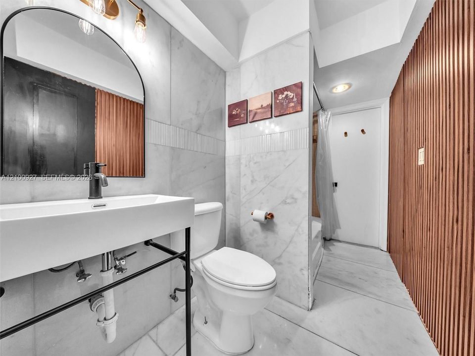 На продажу: $575,000 (4 спален, 2 ванн, 1245 Квадратных фут)