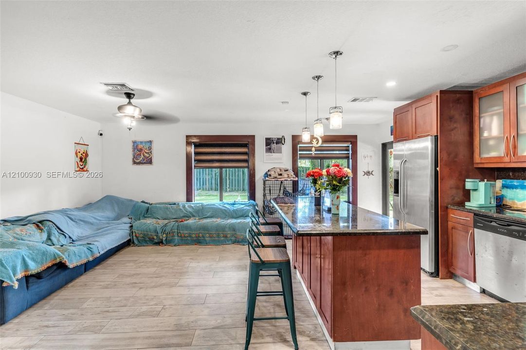 En Venta: $874,999 (5 camas, 3 baños, 1897 Pies cuadrados)
