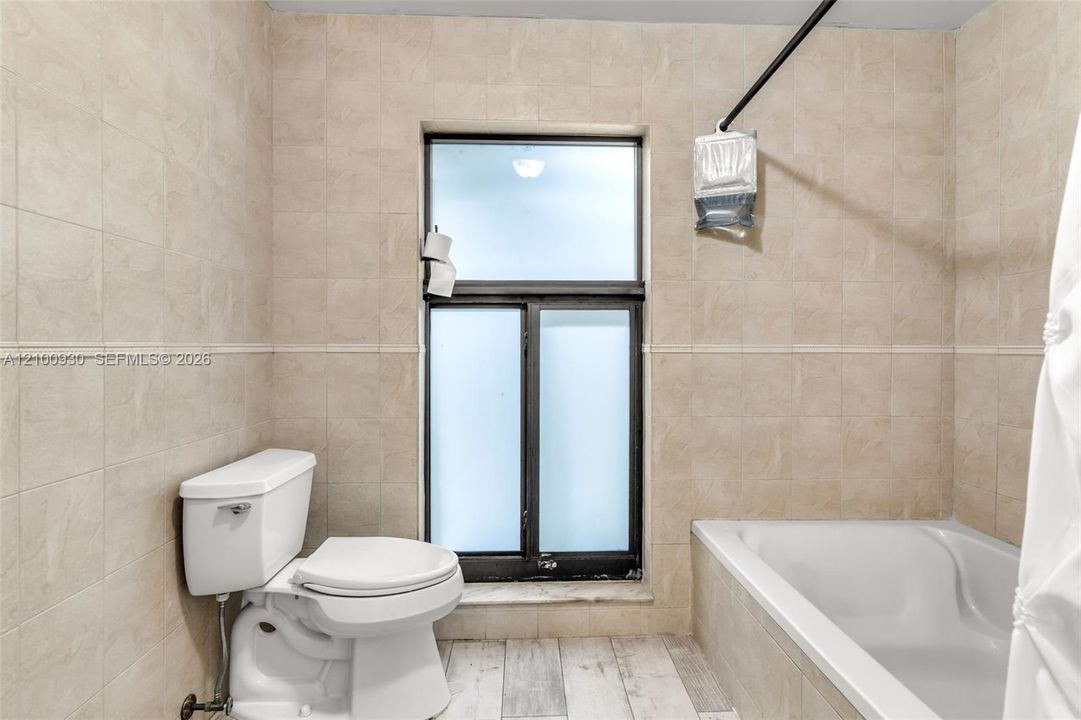 En Venta: $874,999 (5 camas, 3 baños, 1897 Pies cuadrados)