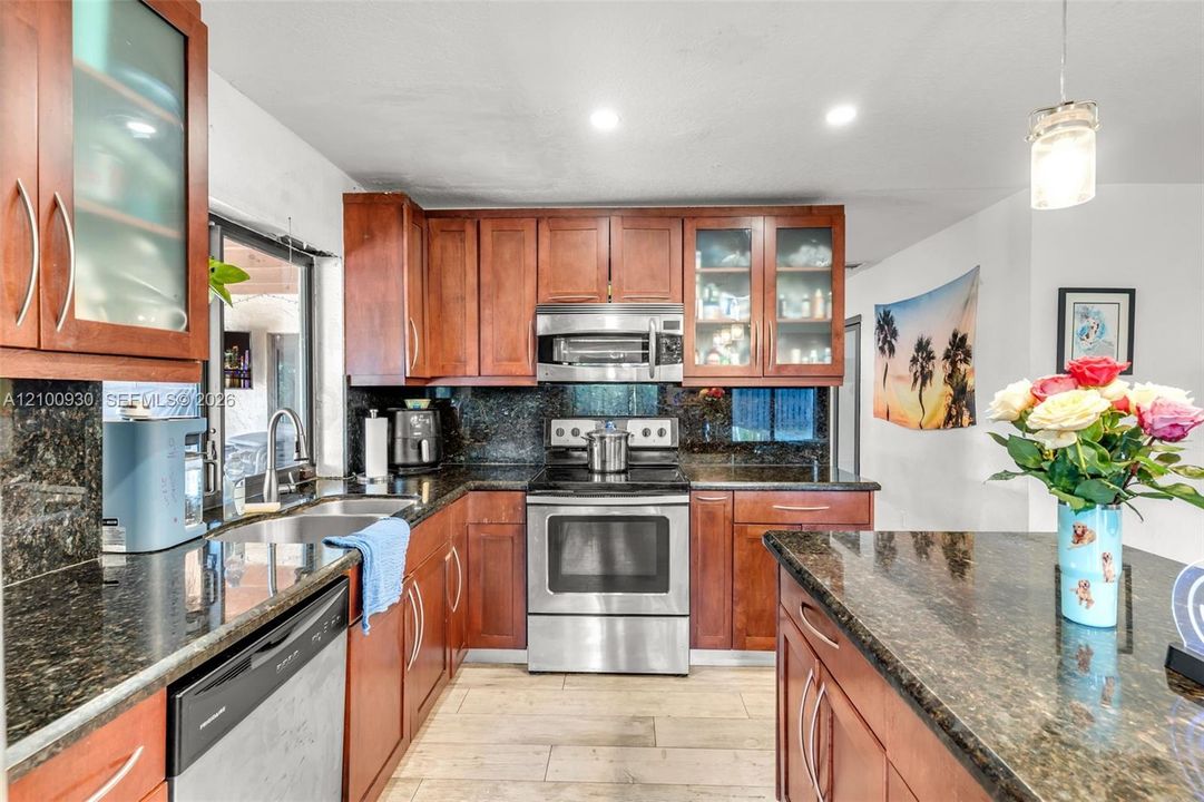 En Venta: $874,999 (5 camas, 3 baños, 1897 Pies cuadrados)