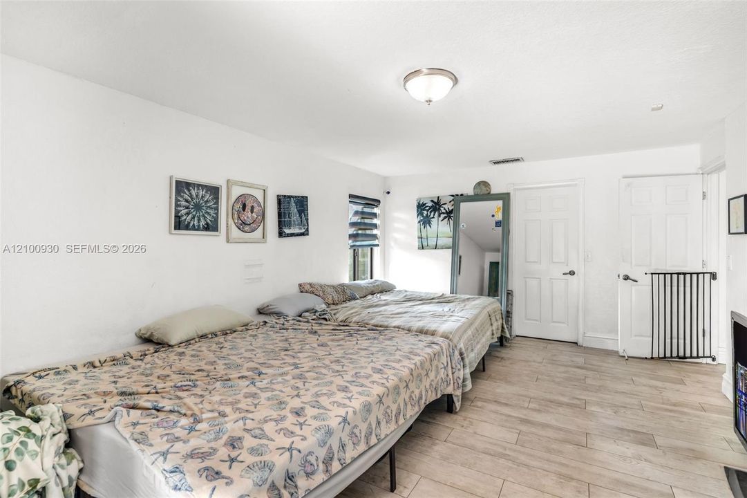 En Venta: $874,999 (5 camas, 3 baños, 1897 Pies cuadrados)