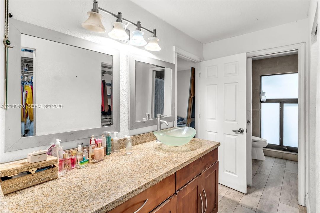 En Venta: $874,999 (5 camas, 3 baños, 1897 Pies cuadrados)