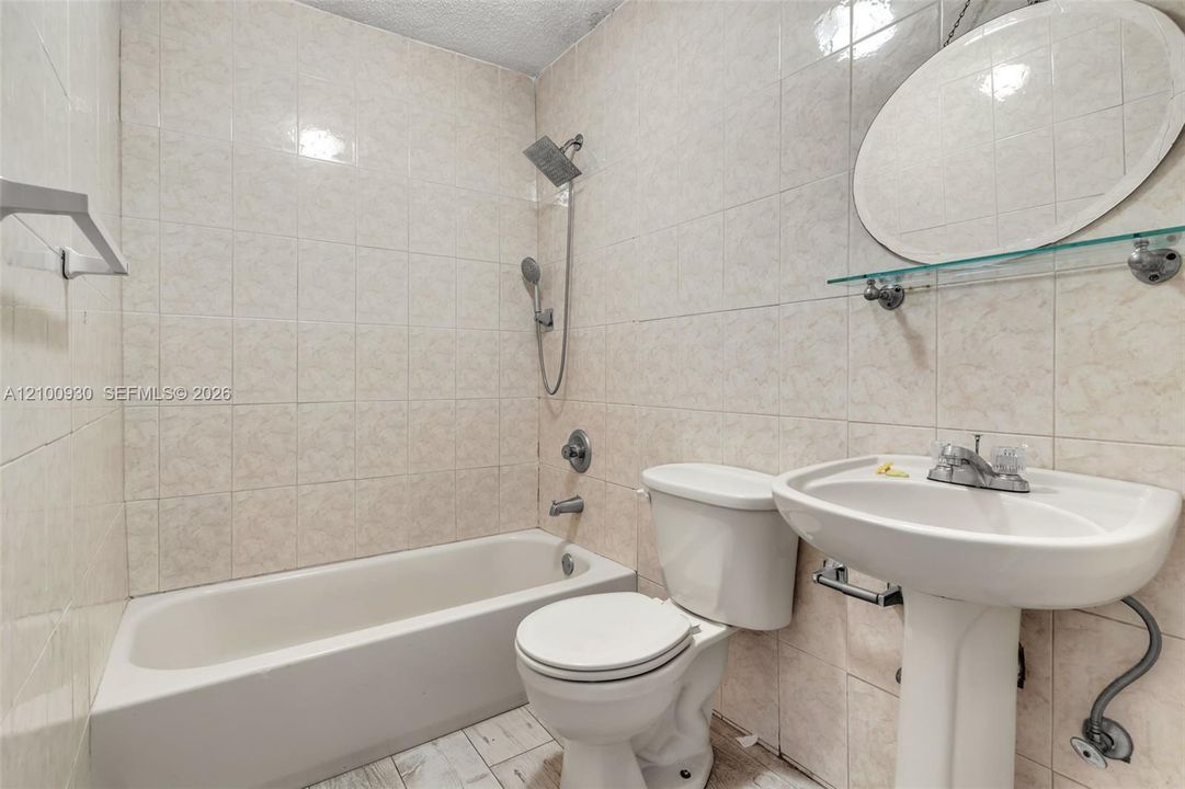 En Venta: $874,999 (5 camas, 3 baños, 1897 Pies cuadrados)