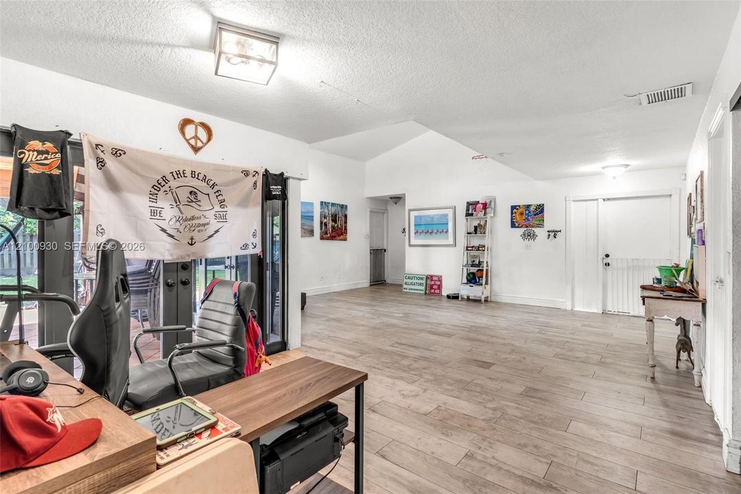 En Venta: $874,999 (5 camas, 3 baños, 1897 Pies cuadrados)