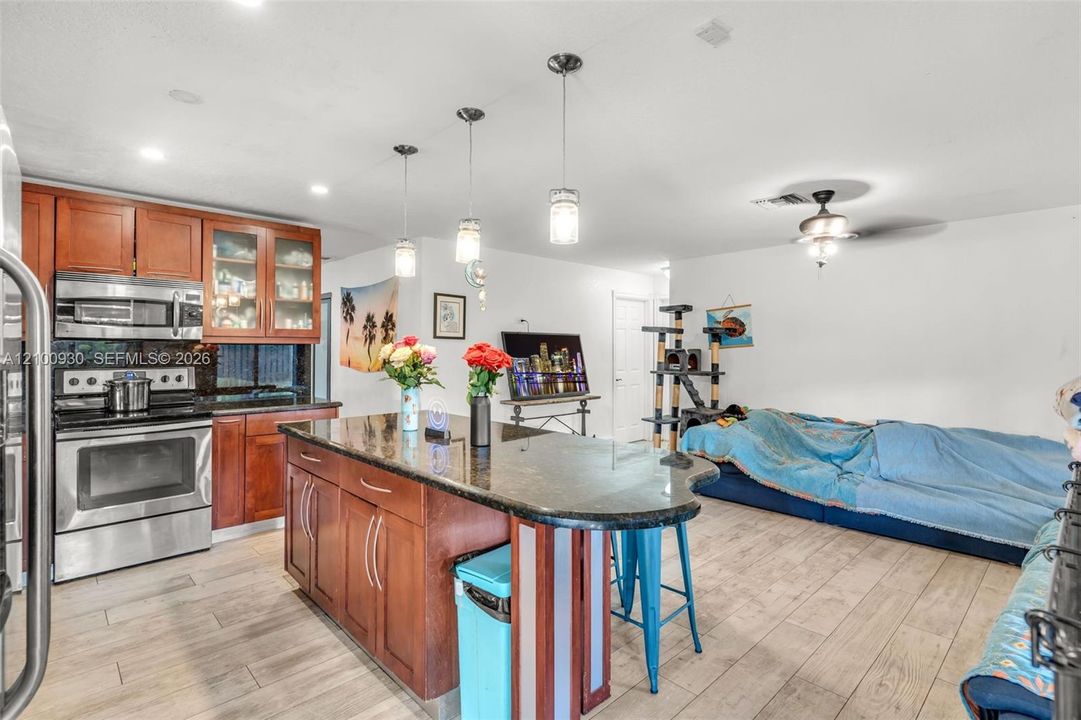 En Venta: $874,999 (5 camas, 3 baños, 1897 Pies cuadrados)