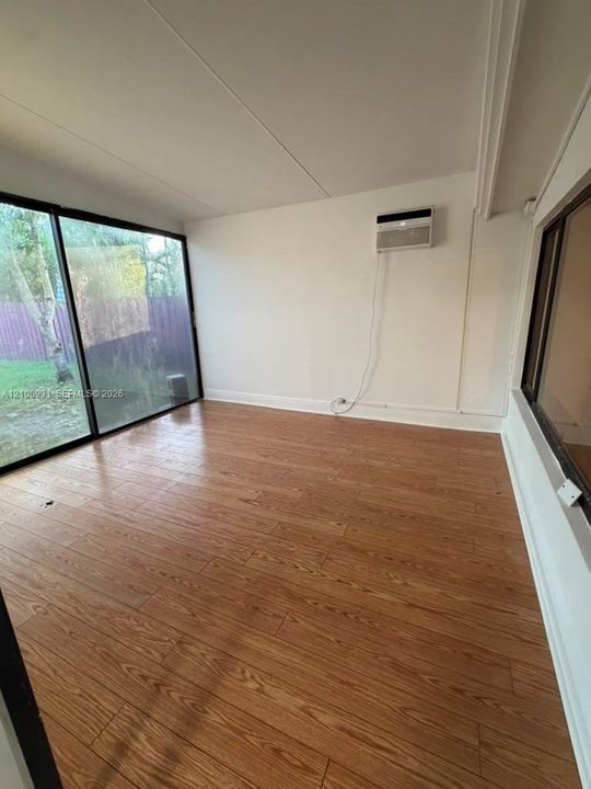 На продажу: $629,000 (6 спален, 2 ванн, 2118 Квадратных фут)