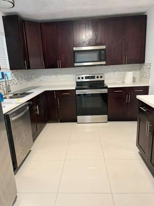 На продажу: $629,000 (6 спален, 2 ванн, 2118 Квадратных фут)