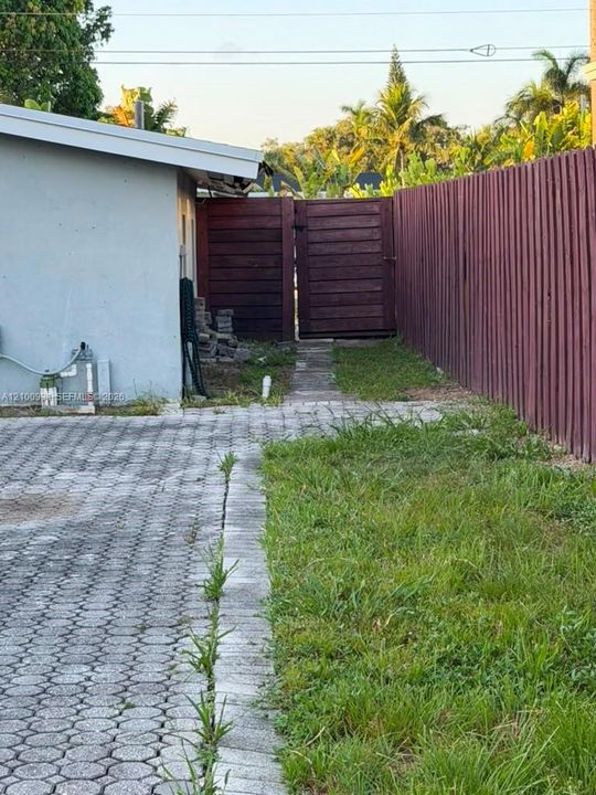 На продажу: $629,000 (6 спален, 2 ванн, 2118 Квадратных фут)