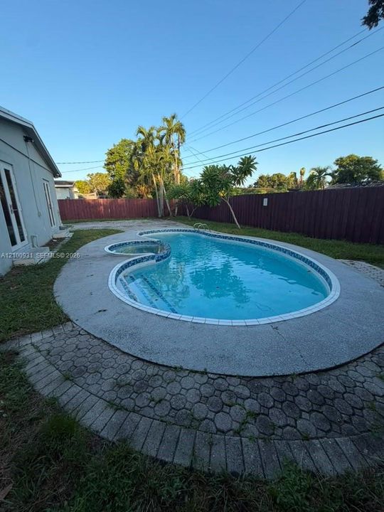 На продажу: $629,000 (6 спален, 2 ванн, 2118 Квадратных фут)