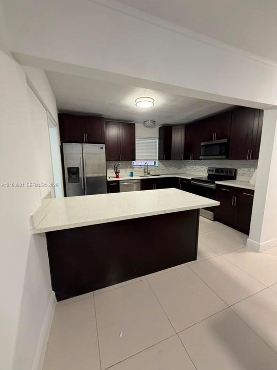 На продажу: $629,000 (6 спален, 2 ванн, 2118 Квадратных фут)