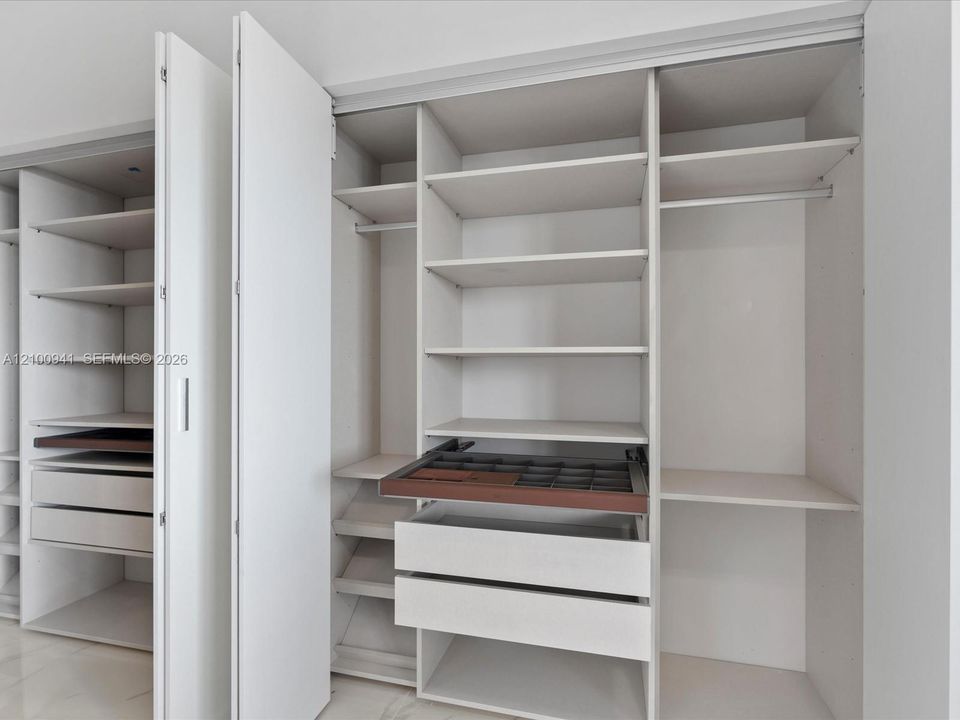 В аренду: $9,500 (2 спален, 3 ванн, 1545 Квадратных фут)