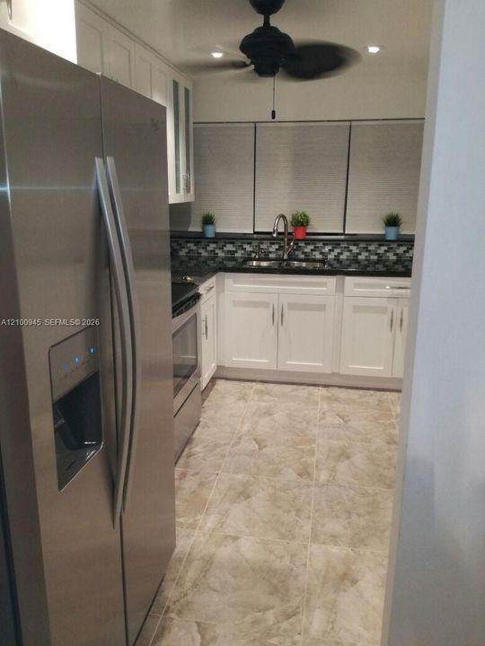 Kitchen has in own door