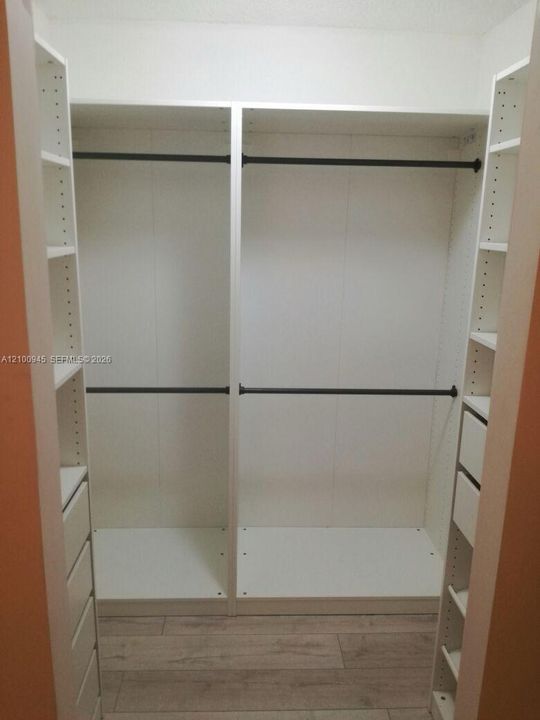 Walking closet