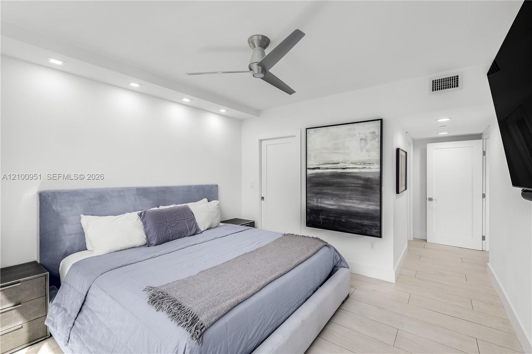 For Rent: $7,000 (2 beds, 2 baths, 1262 Square Feet)