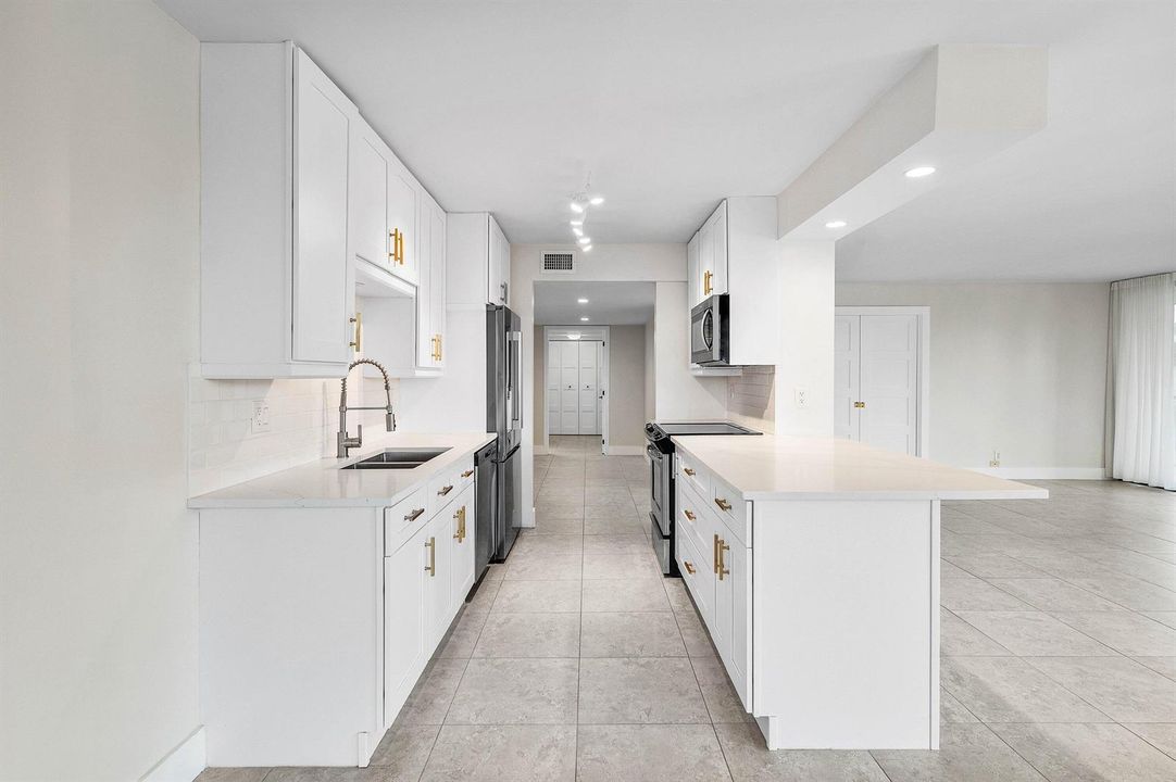 005-800JefferyStreet-201-BocaRaton-FL-33