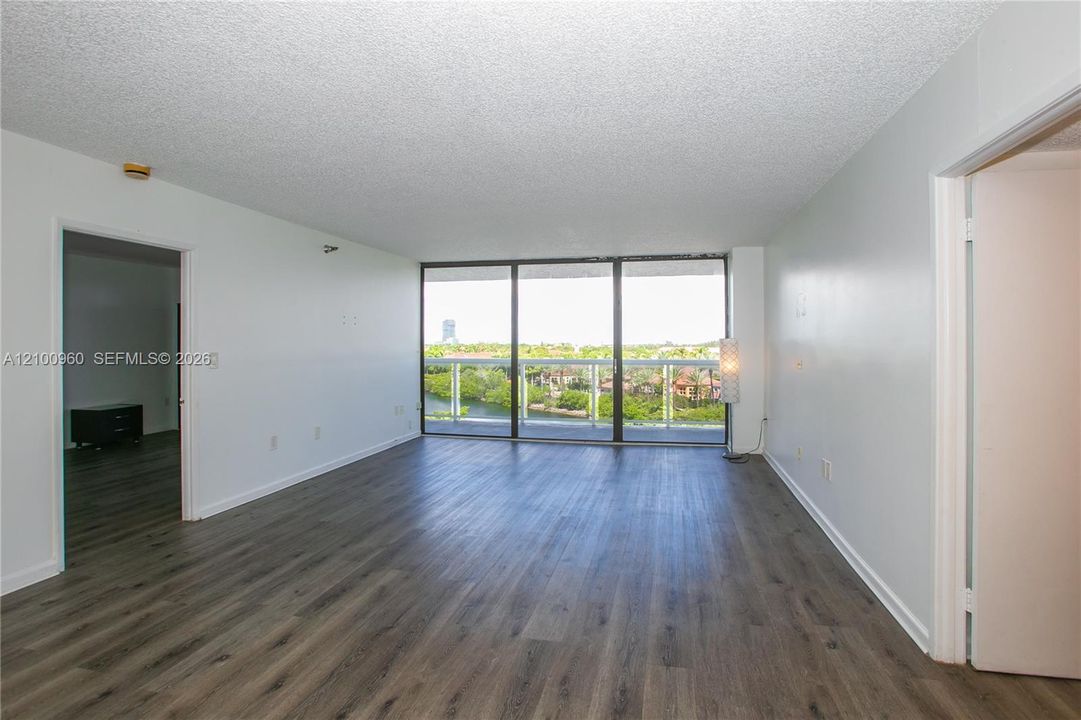 В аренду: $2,700 (2 спален, 2 ванн, 1038 Квадратных фут)