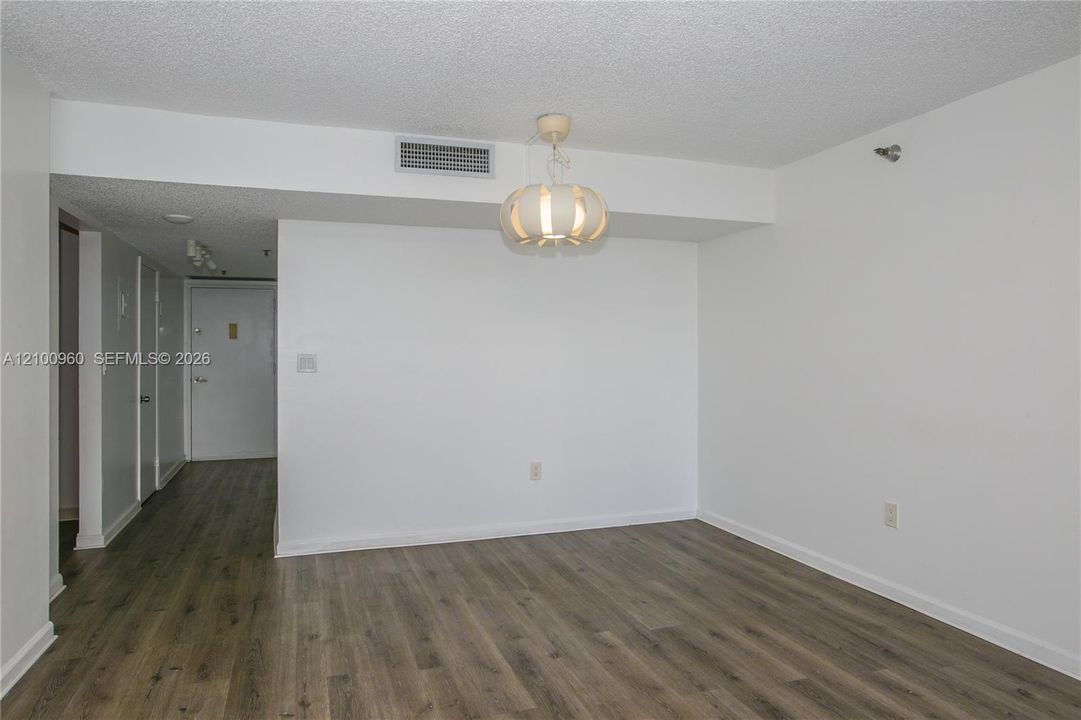 В аренду: $2,700 (2 спален, 2 ванн, 1038 Квадратных фут)