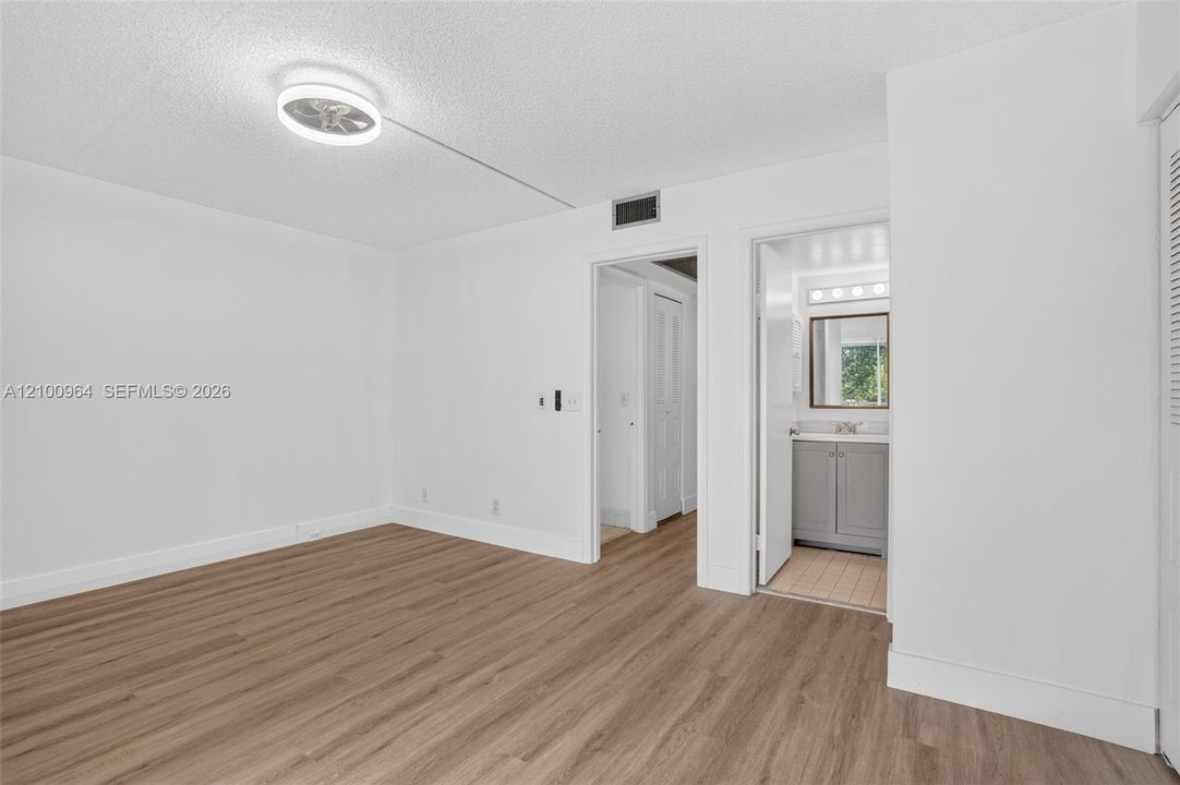 В аренду: $1,600 (1 спален, 1 ванн, 811 Квадратных фут)